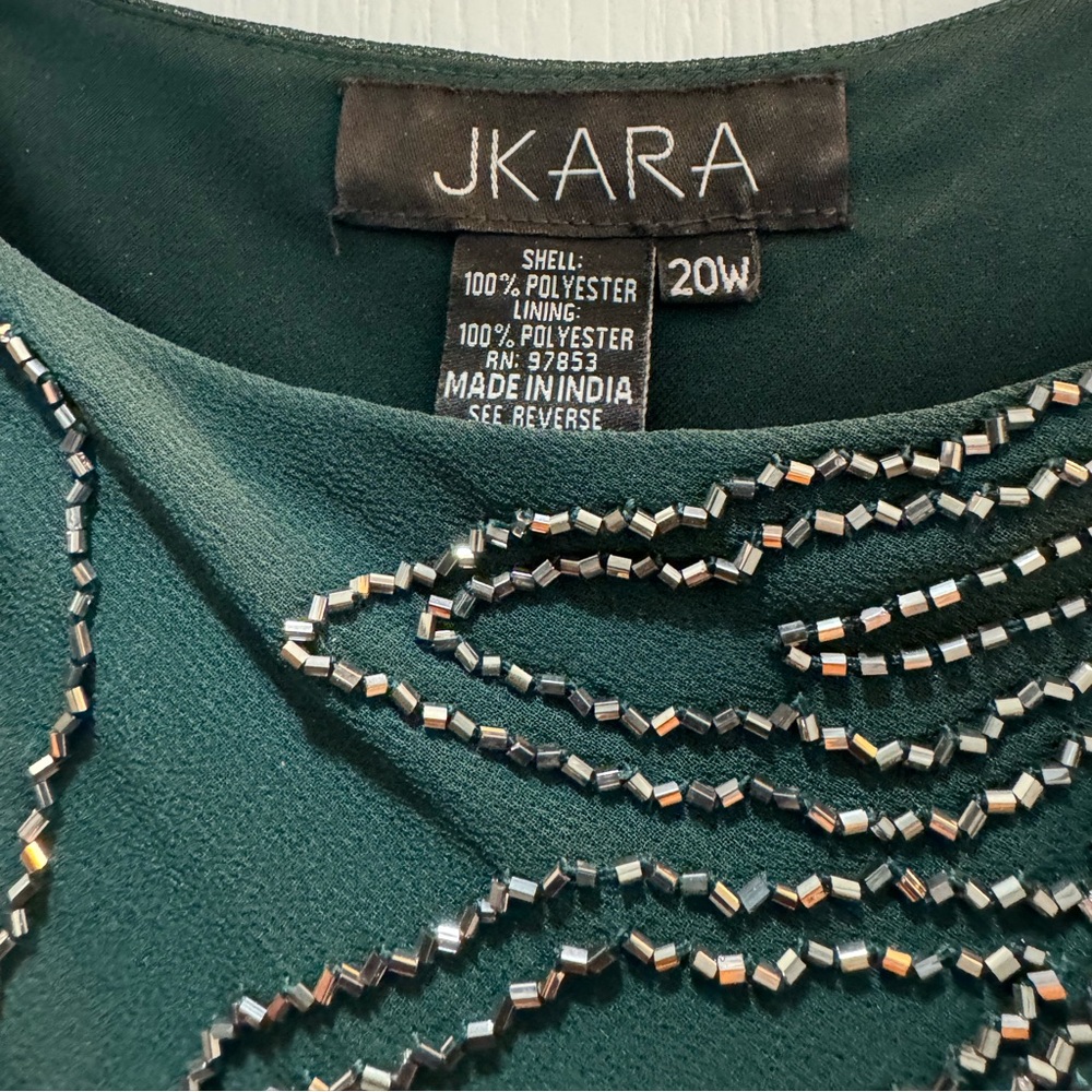 Beautiful hunter green gown. Perfect for a holiday party or mother of the bride
